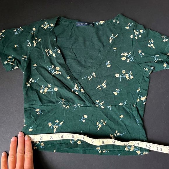 Brandy Melville V neck Crop top Dark Green Floral Amat’s Tee - Picture 2 of 5